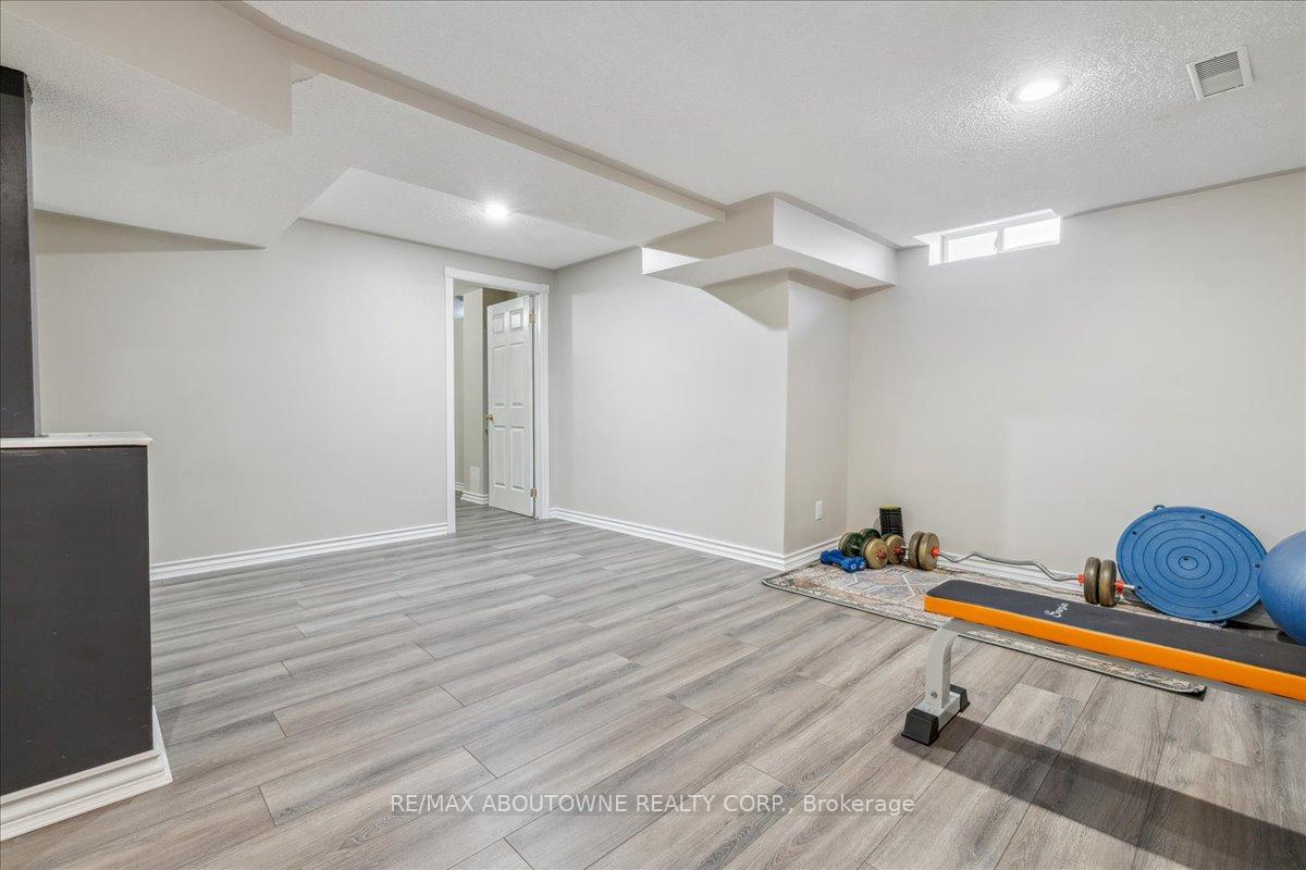 Photo 38 of 69 Lauchlin Crescent, Halton Hills, Georgetown — HOMEH