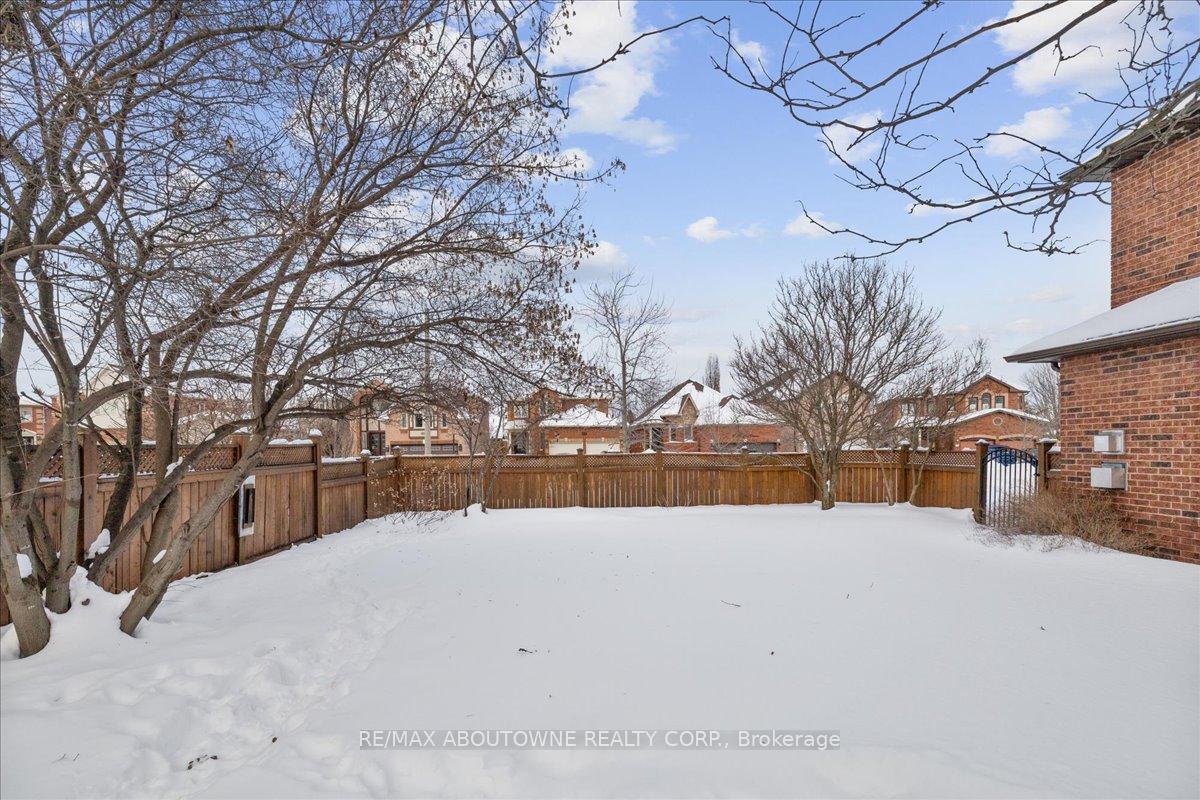 Photo 44 of 69 Lauchlin Crescent, Halton Hills, Georgetown — HOMEH