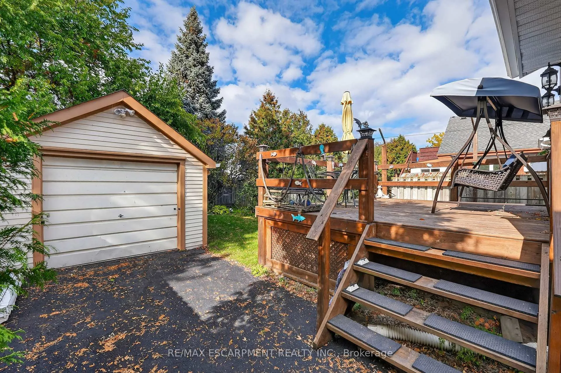 Photo 2 of 46 Weir Street S, Hamilton, Bartonville — HOMEH