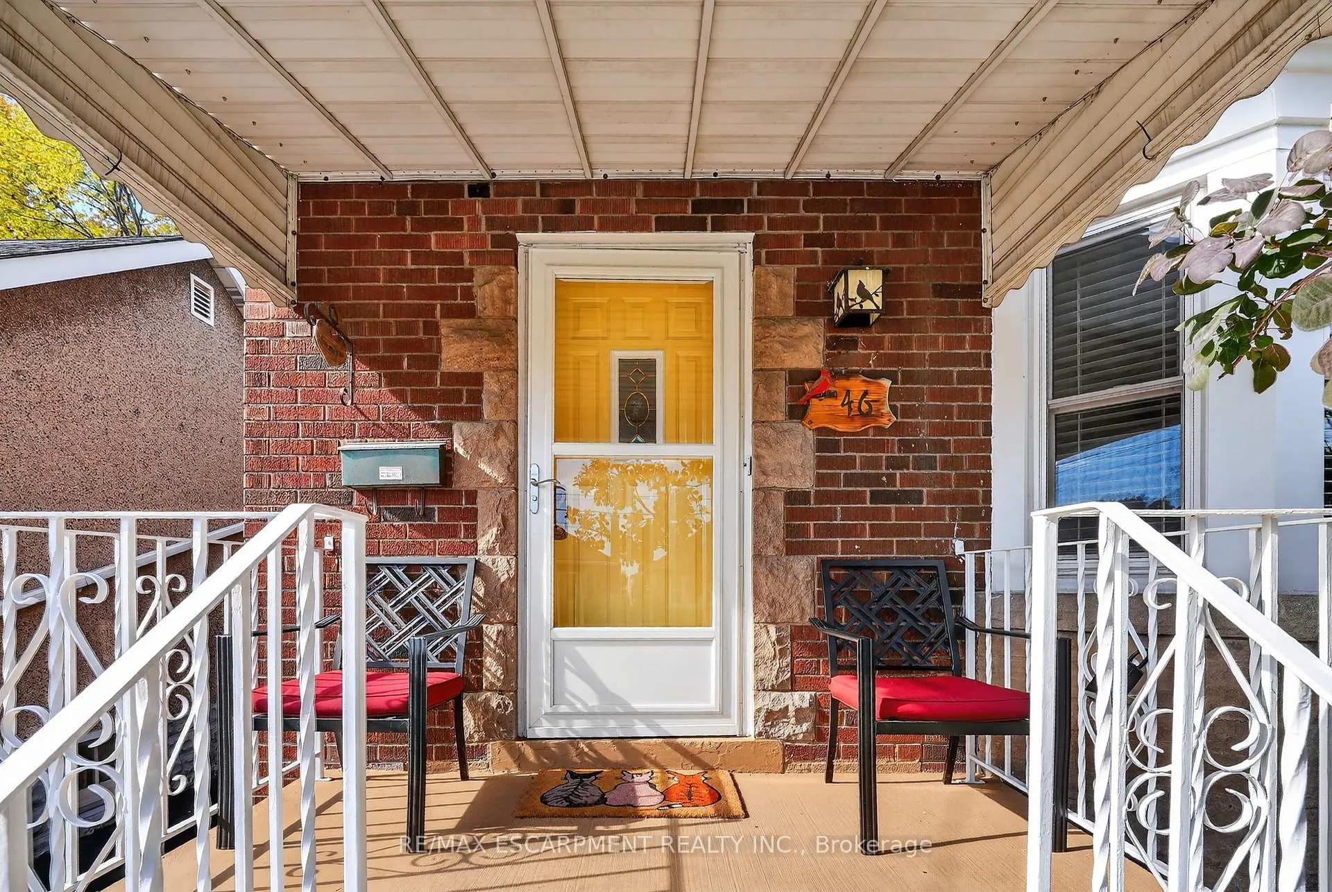 Photo 3 of 46 Weir Street S, Hamilton, Bartonville — HOMEH