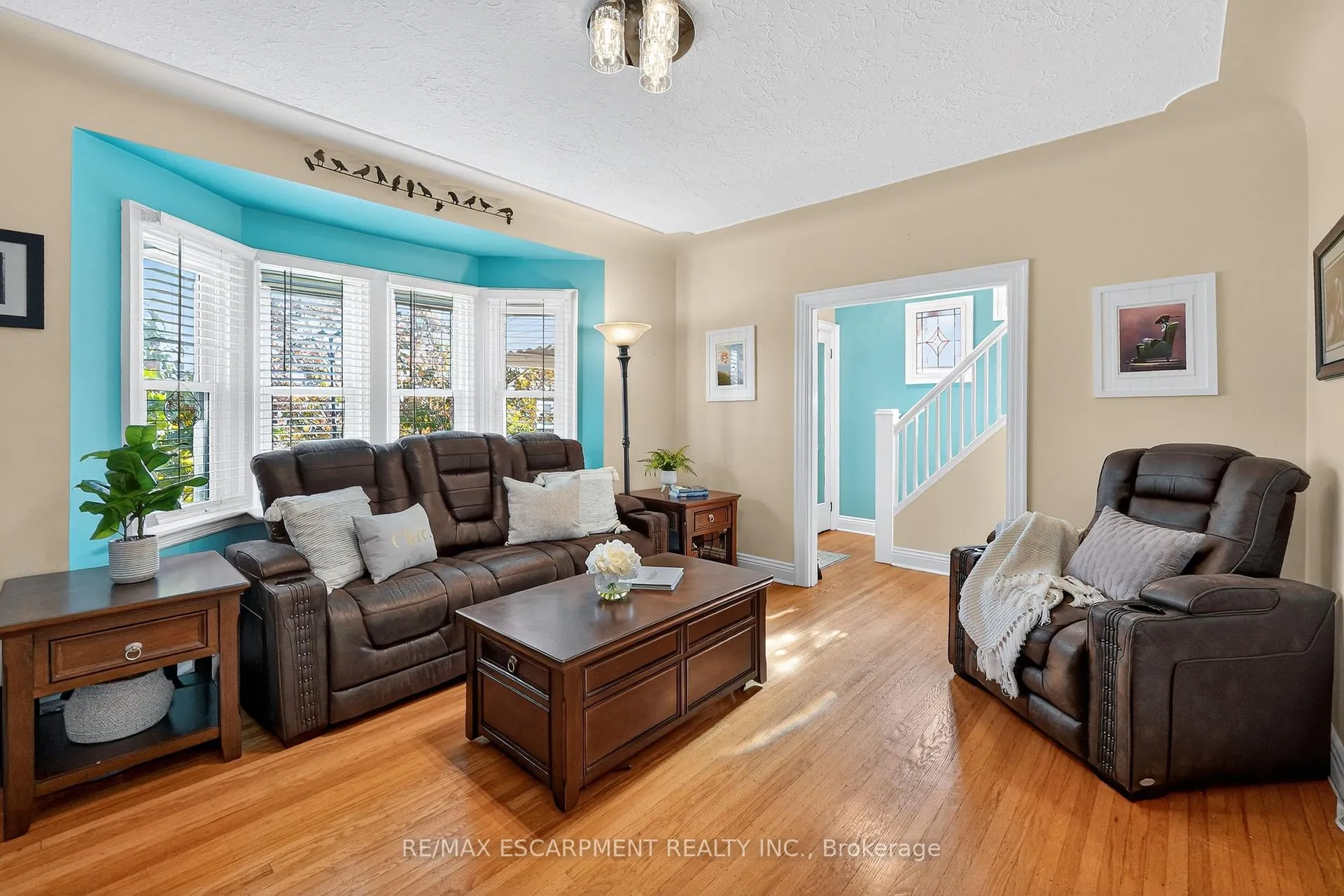 Photo 4 of 46 Weir Street S, Hamilton, Bartonville — HOMEH