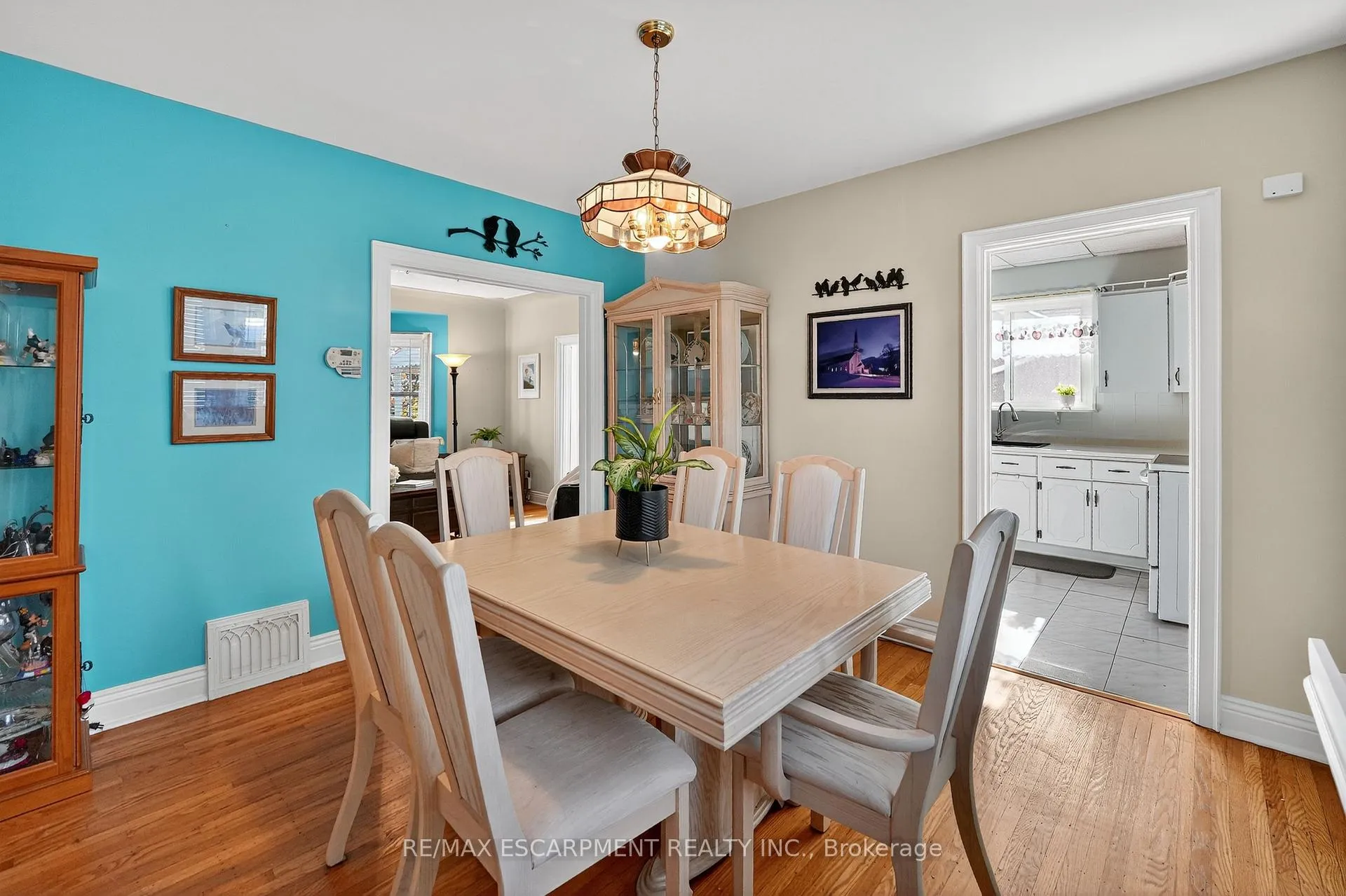 Photo 7 of 46 Weir Street S, Hamilton, Bartonville — HOMEH