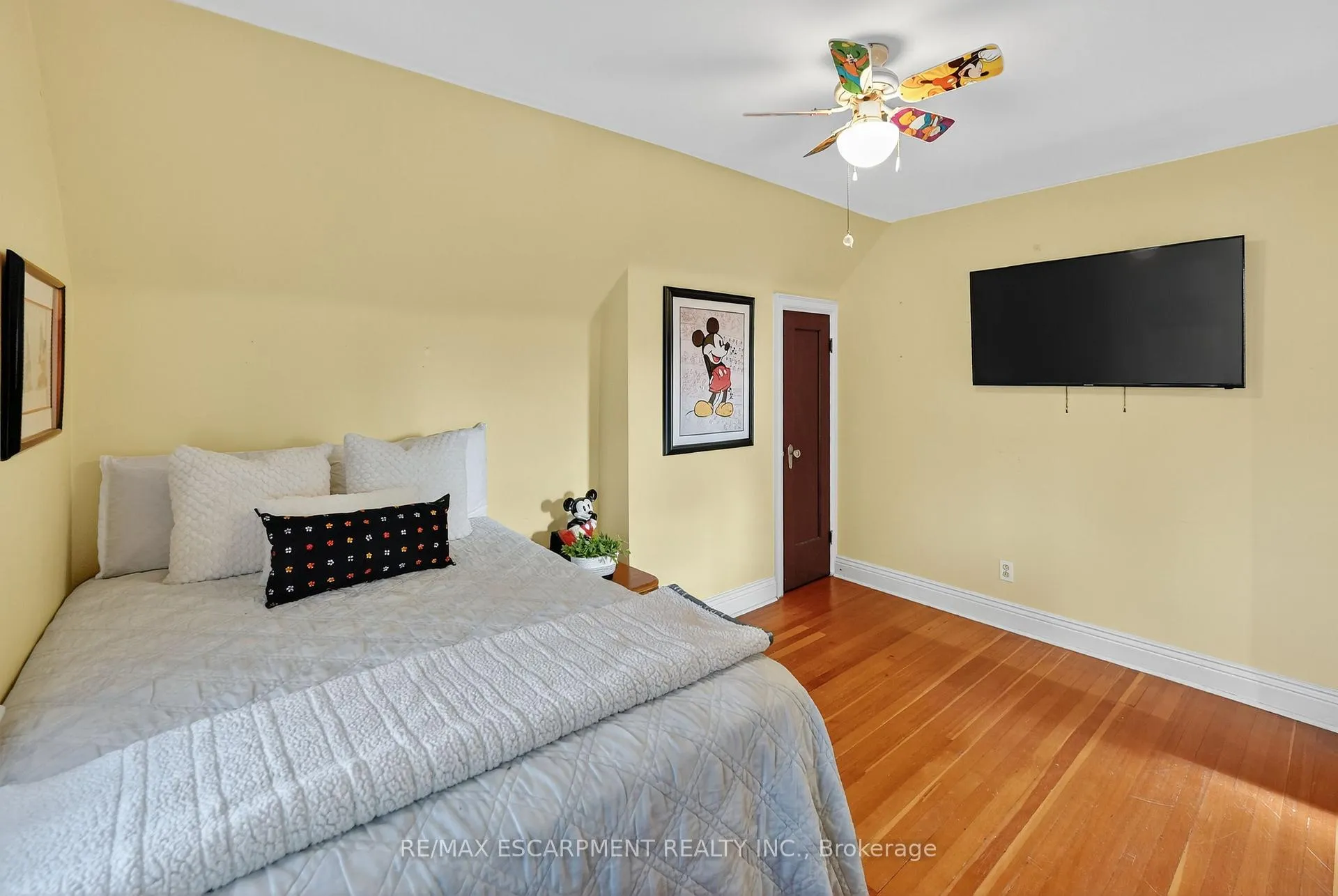 Photo 13 of 46 Weir Street S, Hamilton, Bartonville — HOMEH