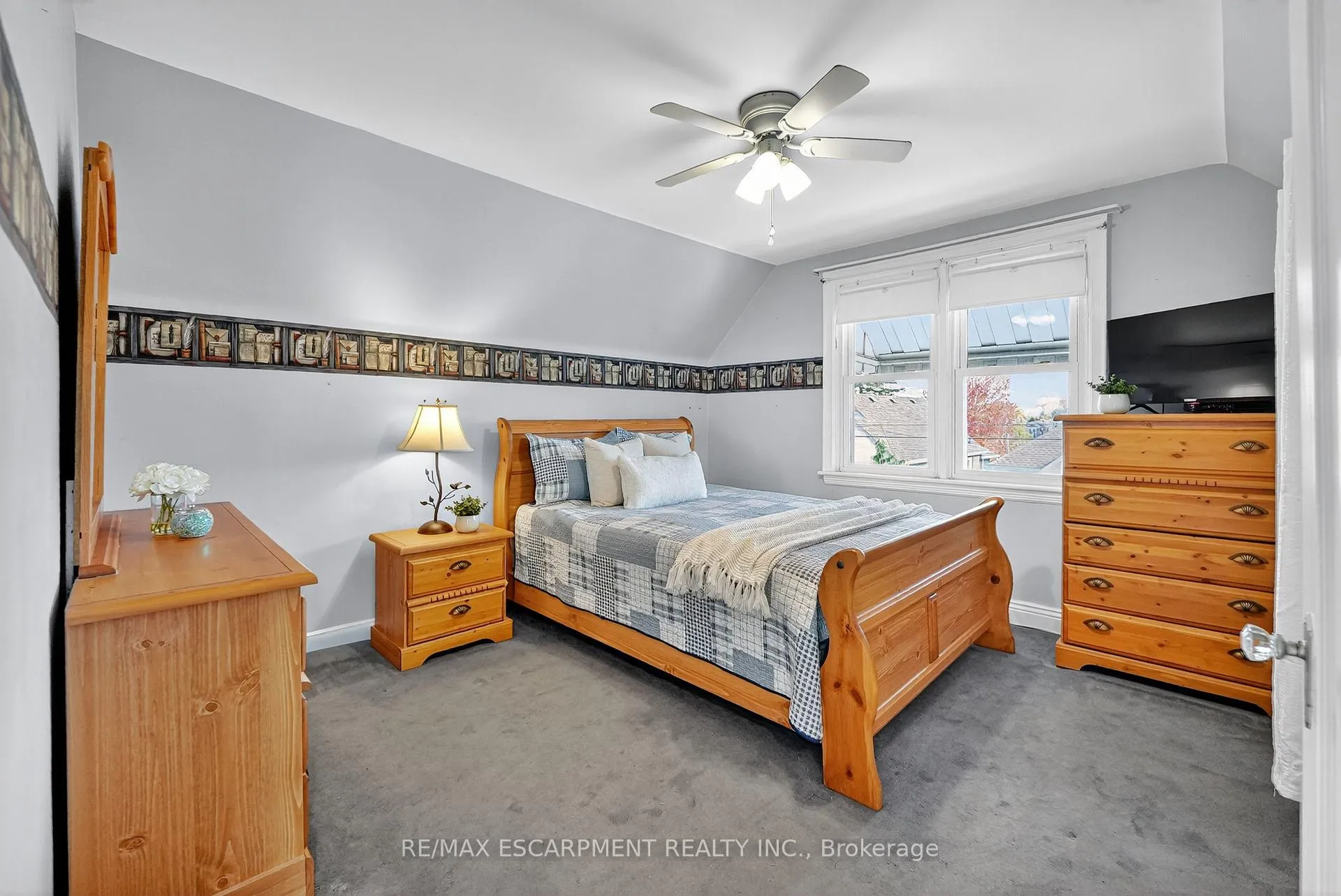 Photo 14 of 46 Weir Street S, Hamilton, Bartonville — HOMEH