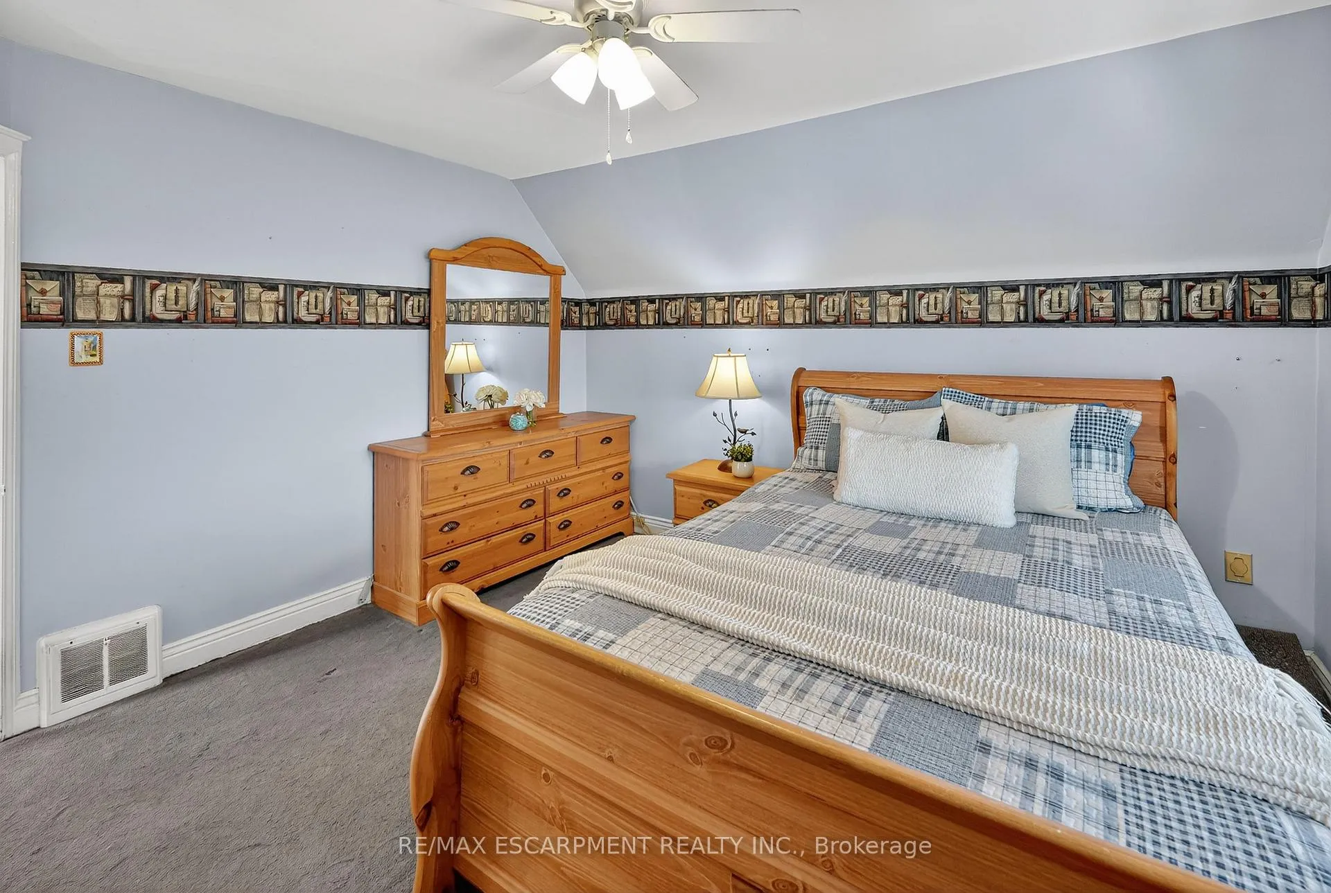 Photo 15 of 46 Weir Street S, Hamilton, Bartonville — HOMEH