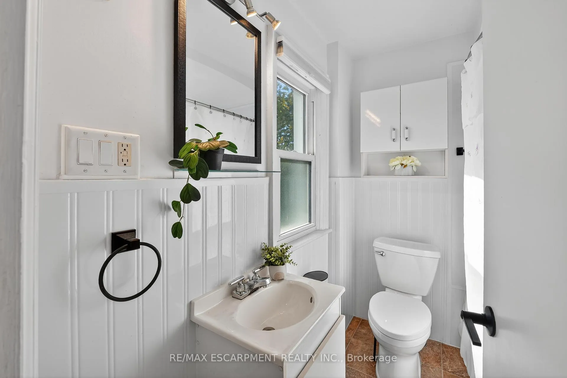 Photo 16 of 46 Weir Street S, Hamilton, Bartonville — HOMEH