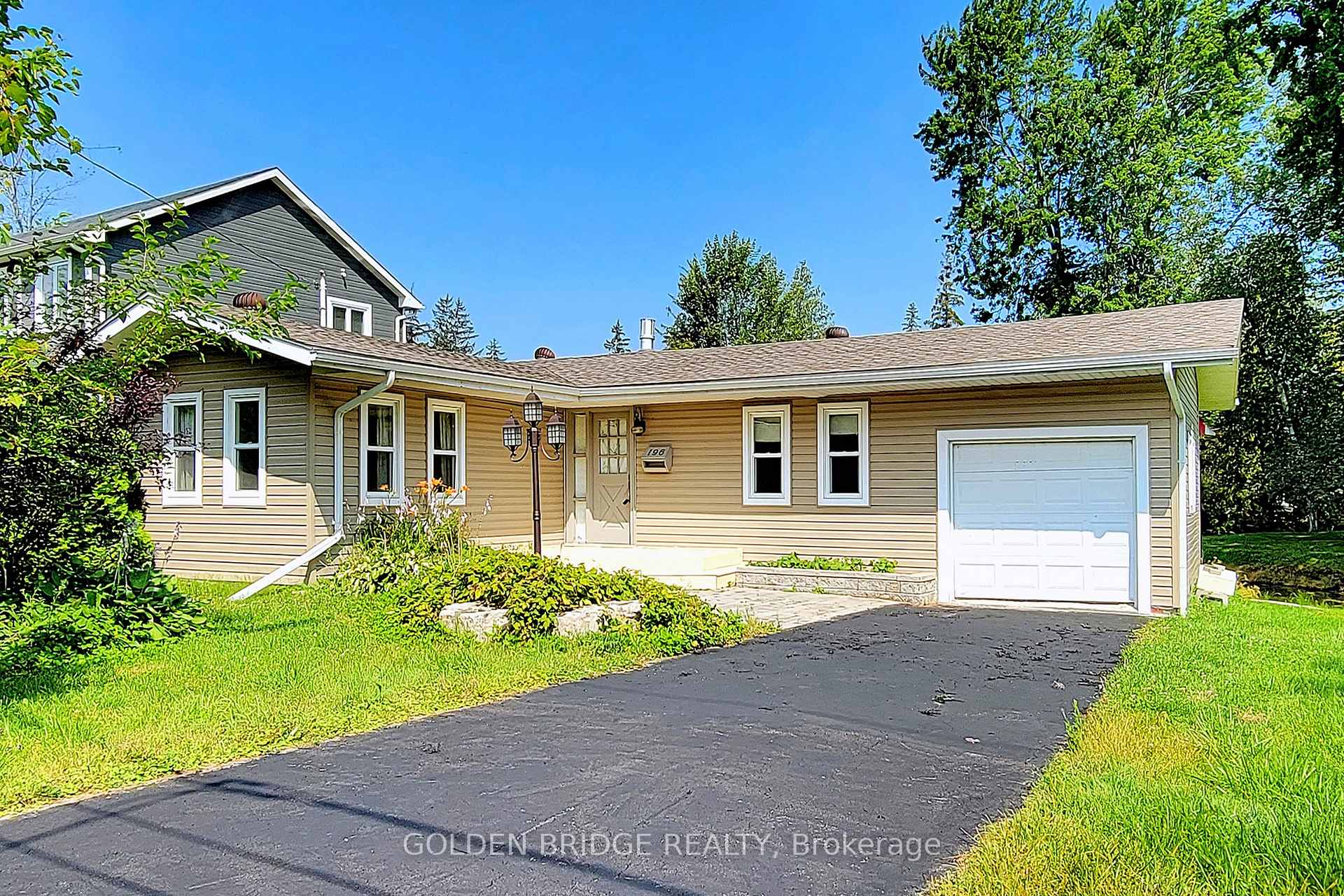 Photo 1 of 196 S Channel Drive, Georgina, Keswick North — HOMEH
