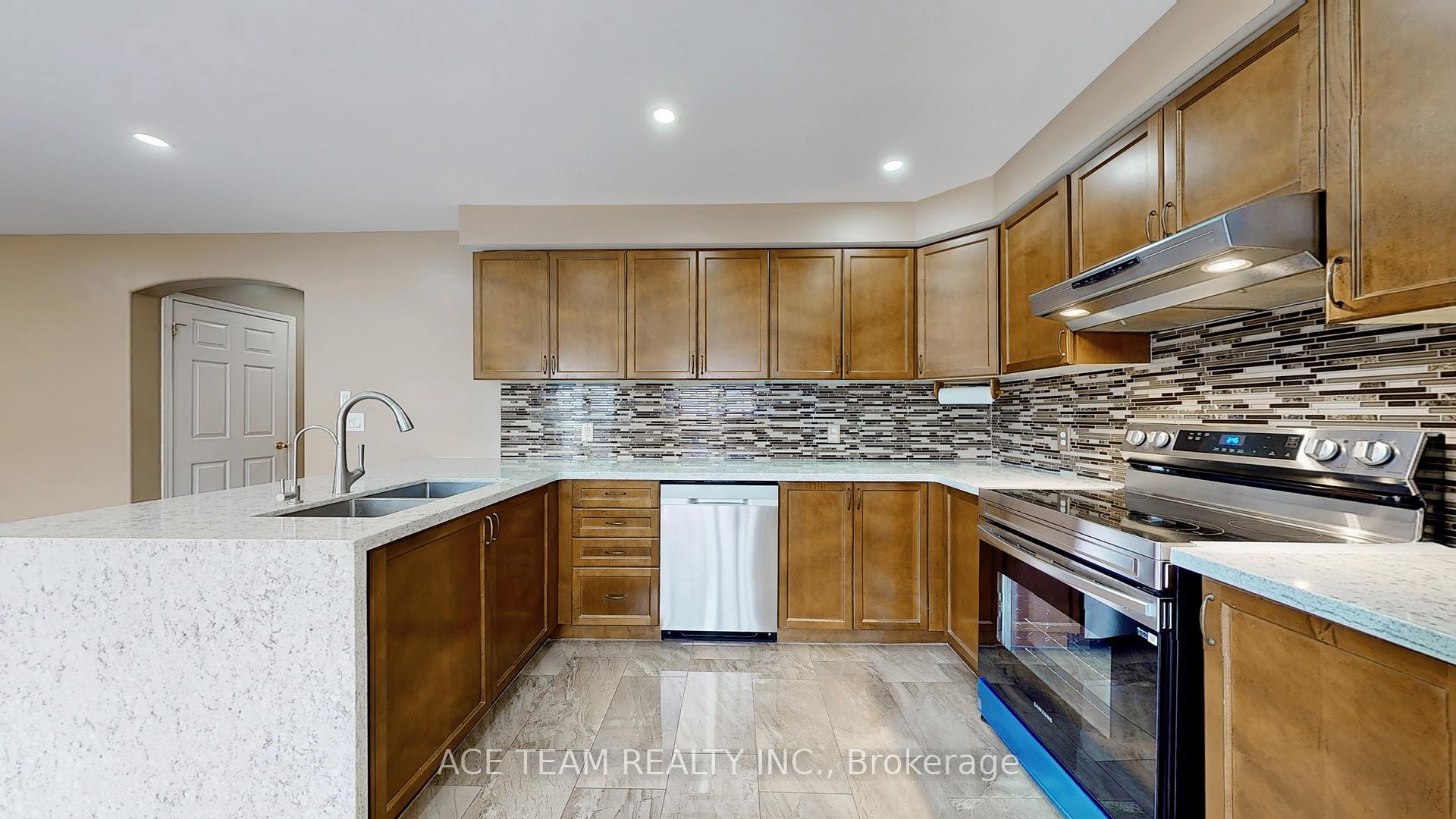 Photo 10 of 141 Coulthard Boulevard, Cambridge — HOMEH