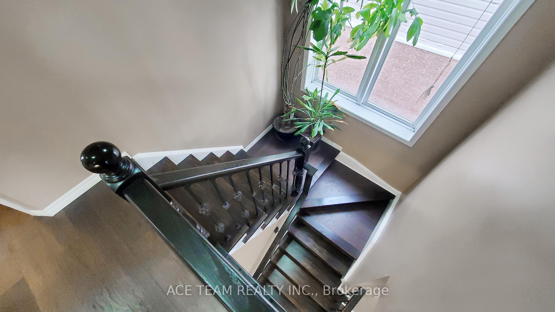 Photo 16 of 141 Coulthard Boulevard, Cambridge — HOMEH