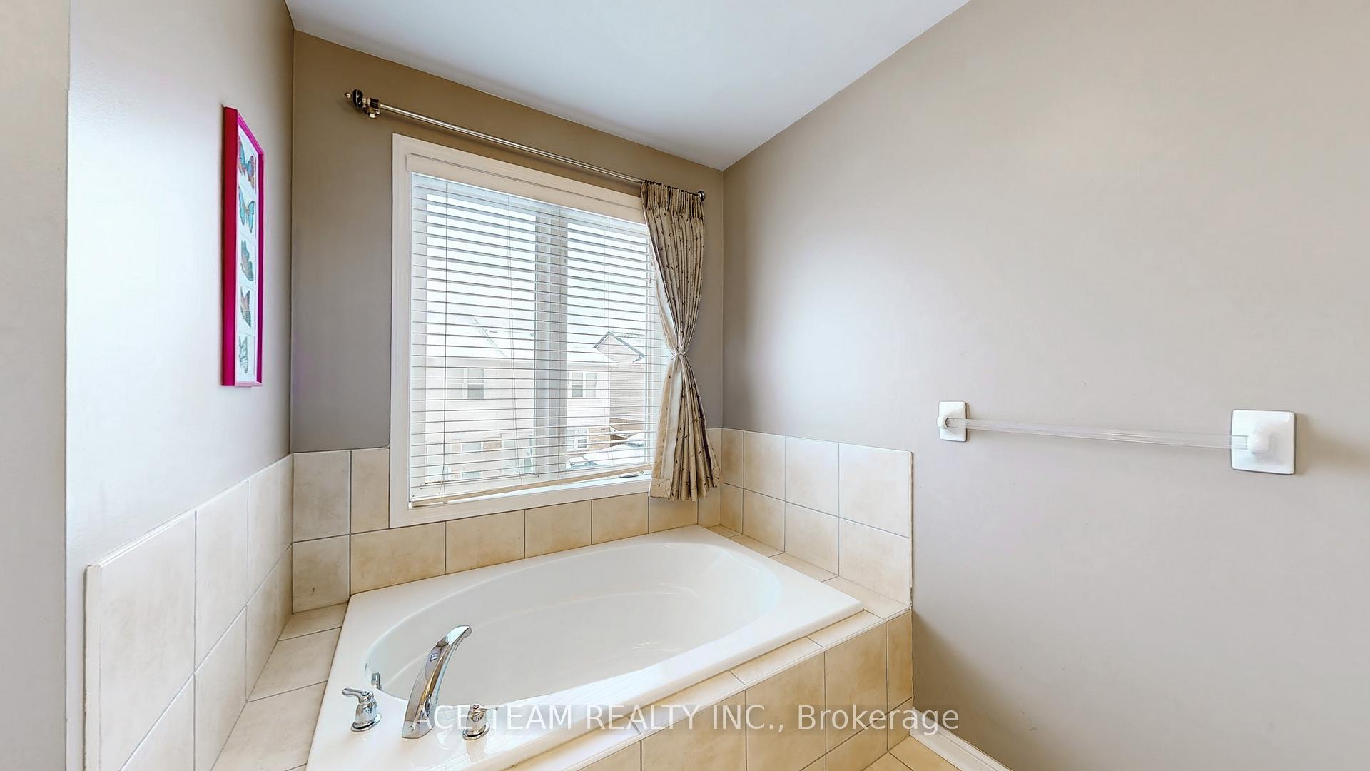 Photo 21 of 141 Coulthard Boulevard, Cambridge — HOMEH