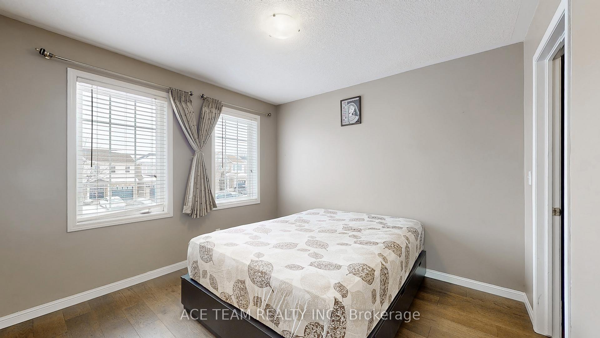 Photo 26 of 141 Coulthard Boulevard, Cambridge — HOMEH