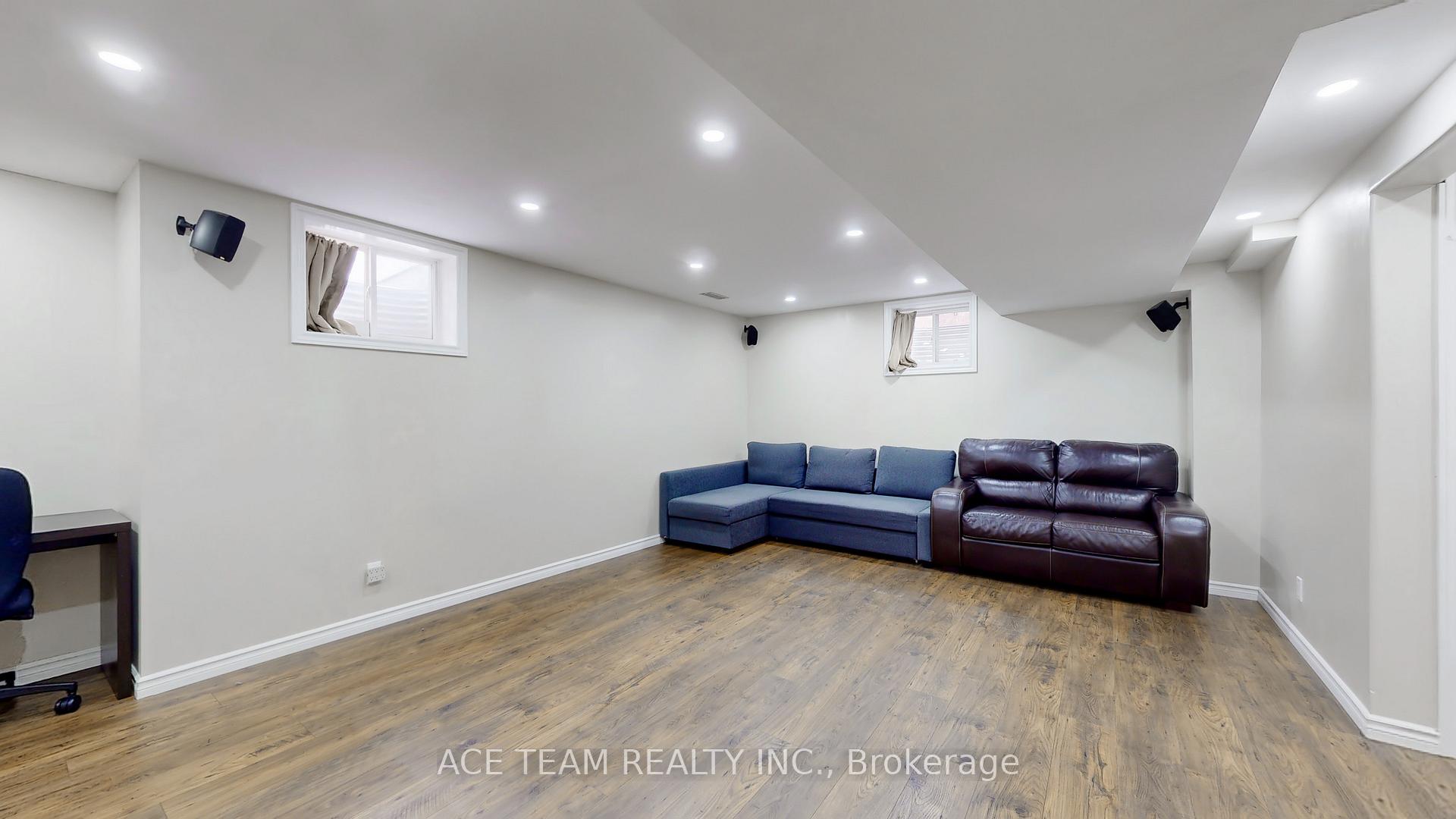 Photo 31 of 141 Coulthard Boulevard, Cambridge — HOMEH