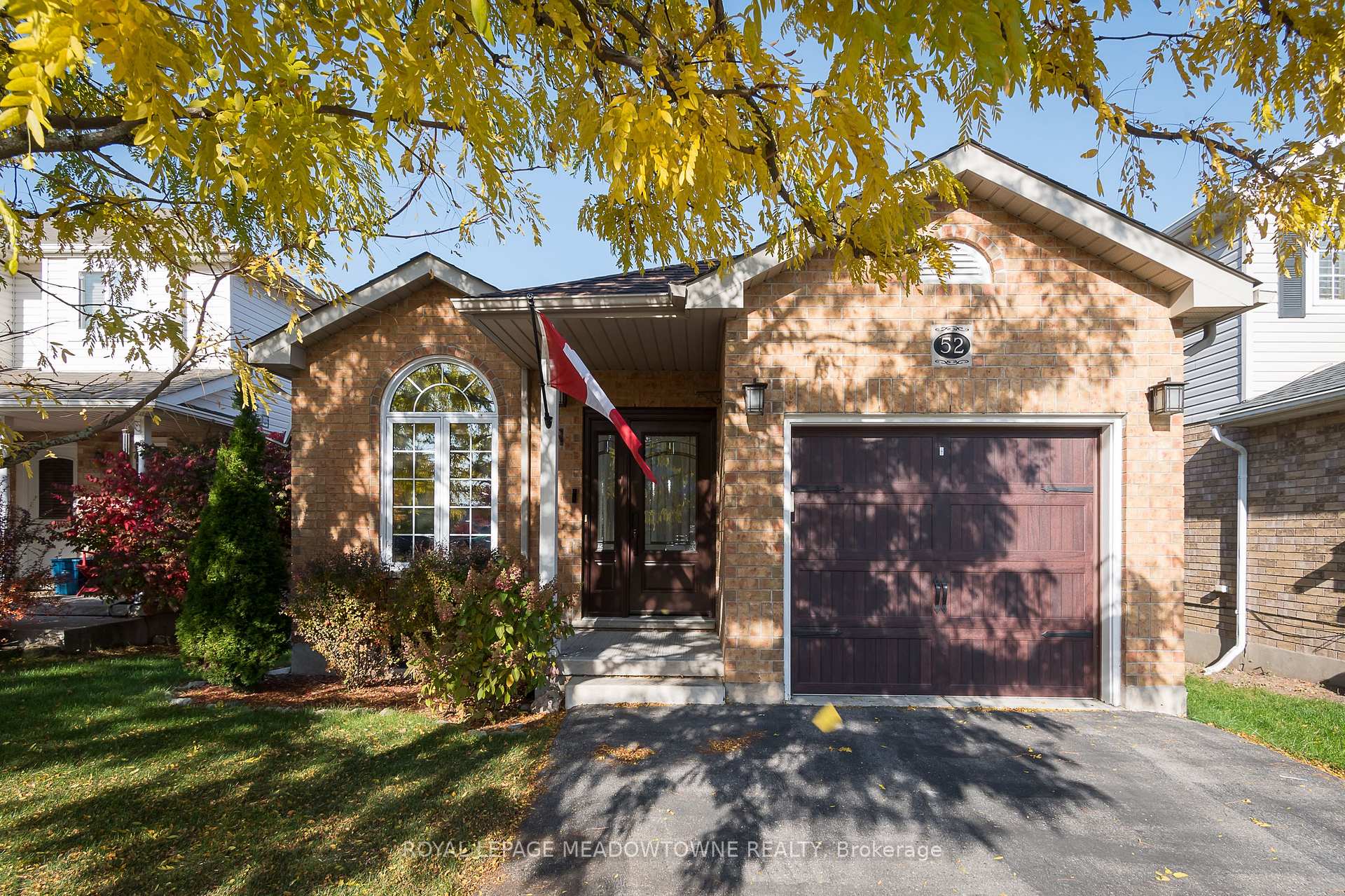 Photo 3 of 52 Beardmore Crescent, Halton Hills, Acton — HOMEH