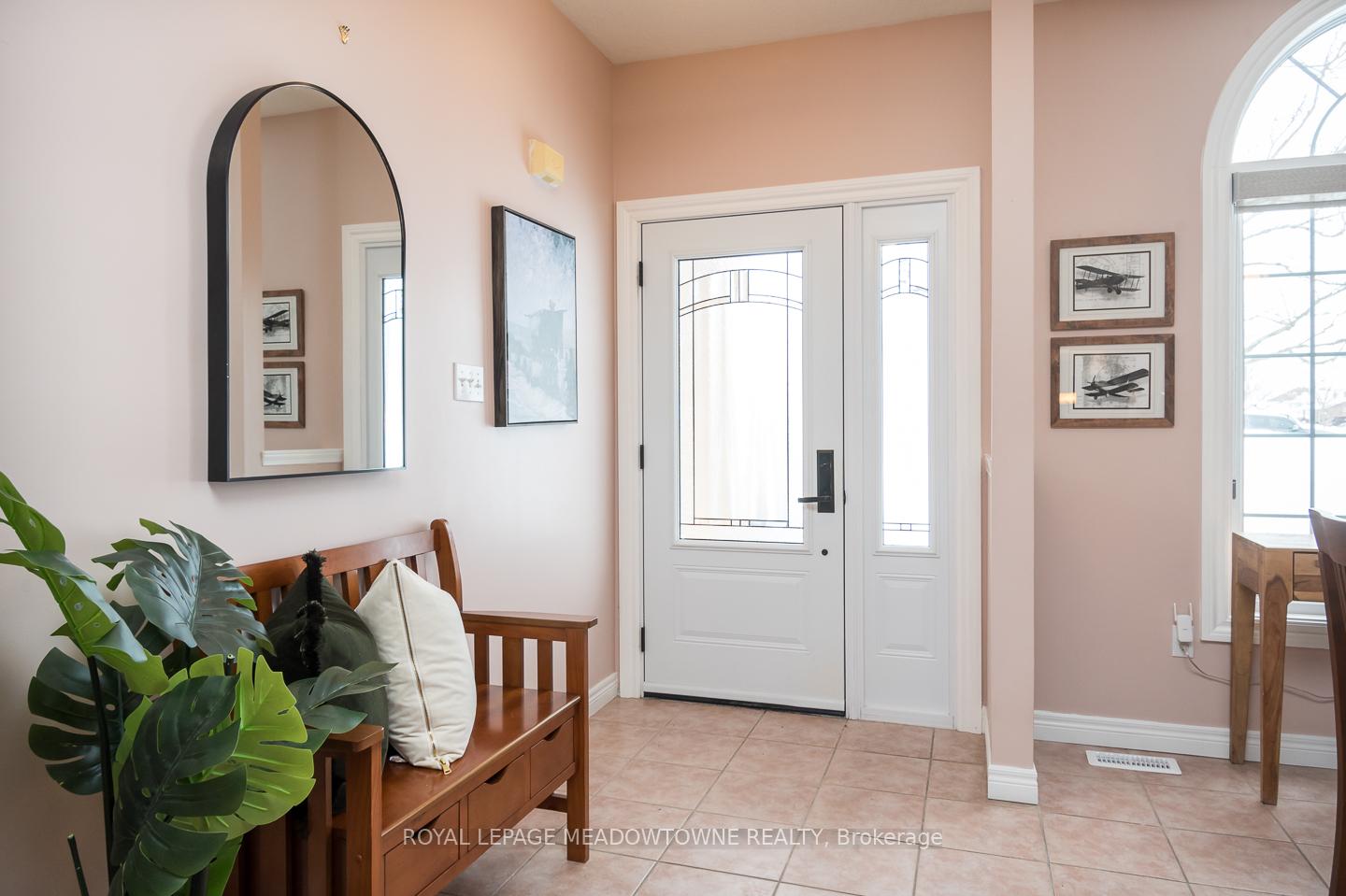 Photo 4 of 52 Beardmore Crescent, Halton Hills, Acton — HOMEH