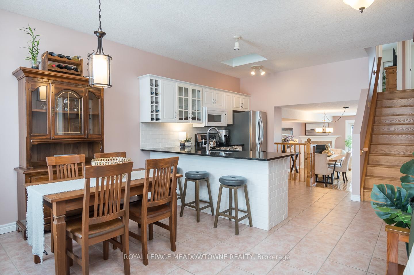 Photo 5 of 52 Beardmore Crescent, Halton Hills, Acton — HOMEH