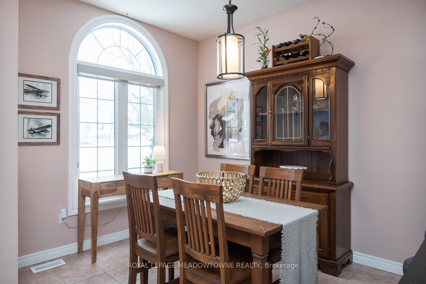 Photo 7 of 52 Beardmore Crescent, Halton Hills, Acton — HOMEH