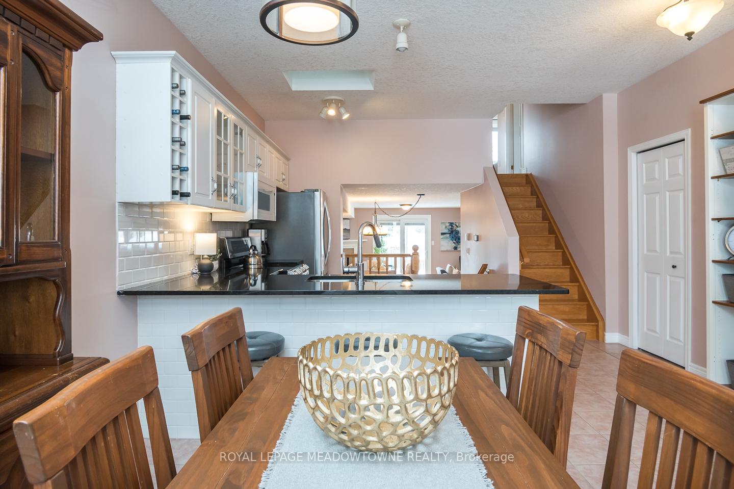 Photo 8 of 52 Beardmore Crescent, Halton Hills, Acton — HOMEH