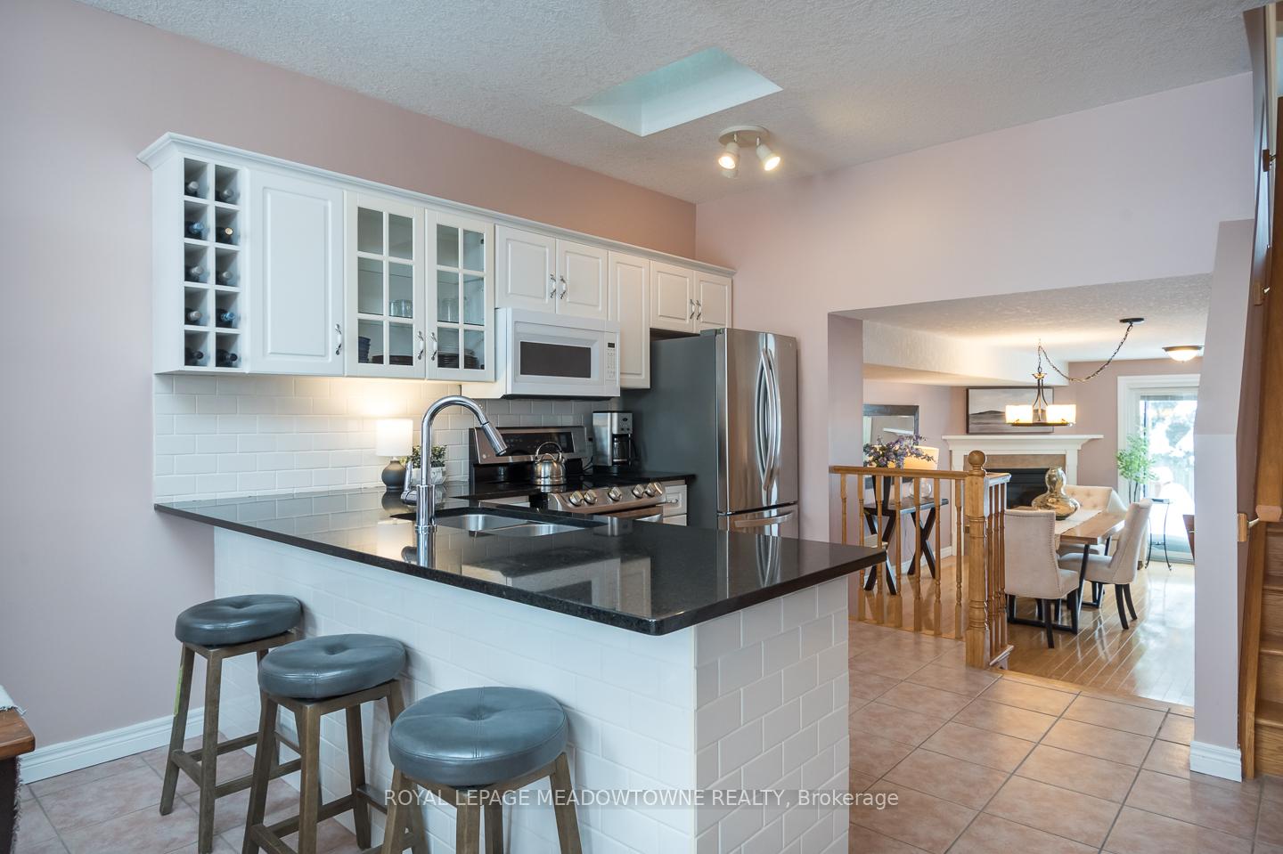 Photo 9 of 52 Beardmore Crescent, Halton Hills, Acton — HOMEH