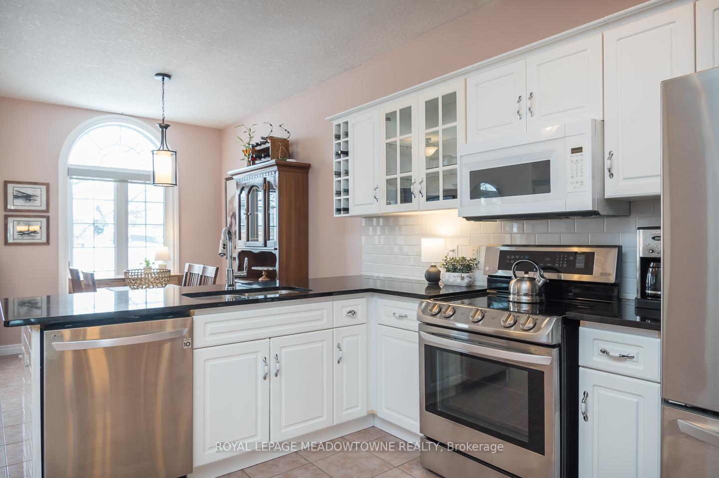 Photo 12 of 52 Beardmore Crescent, Halton Hills, Acton — HOMEH