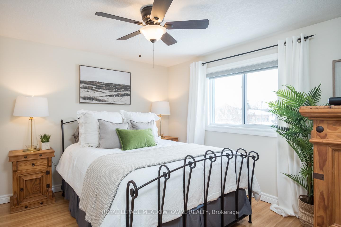 Photo 23 of 52 Beardmore Crescent, Halton Hills, Acton — HOMEH