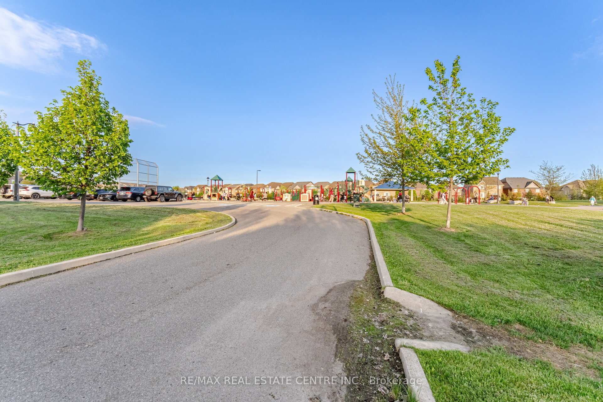 Photo 2 of 32 Twistleton Street, Caledon, Rural Caledon — HOMEH