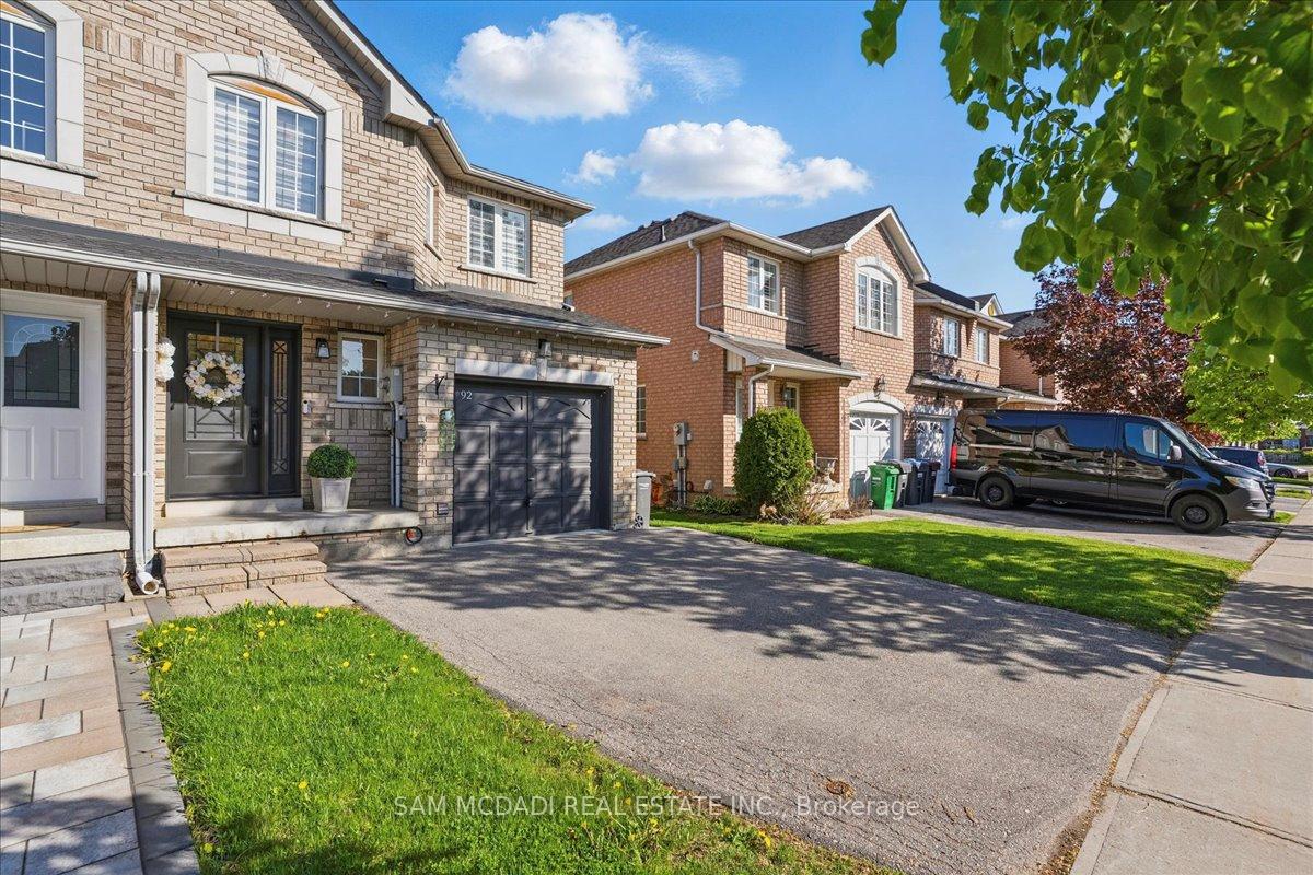 Photo 3 of 92 Wood Circle, Caledon, Bolton East — HOMEH