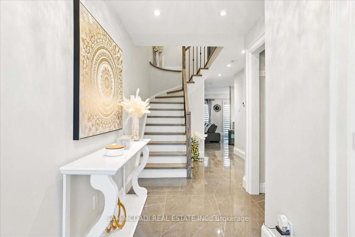 Photo 8 of 92 Wood Circle, Caledon, Bolton East — HOMEH