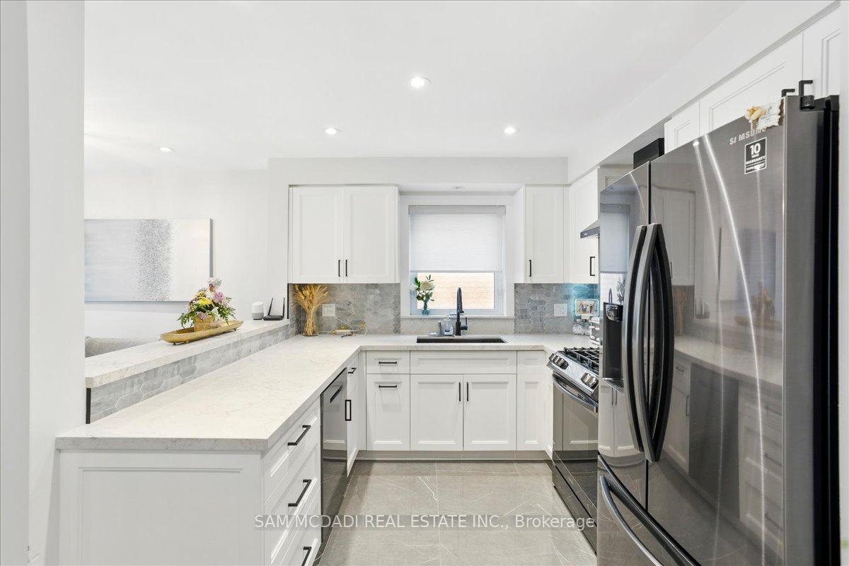 Photo 5 of 92 Wood Circle, Caledon, Bolton East — HOMEH