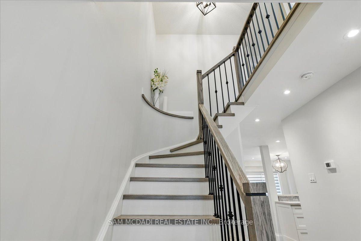 Photo 15 of 92 Wood Circle, Caledon, Bolton East — HOMEH