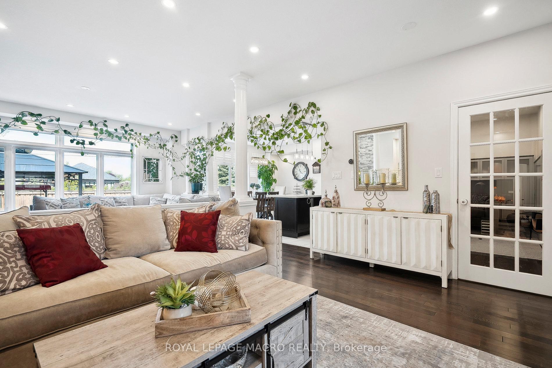 Photo 7 of 80 Bellroyal Crescent, Hamilton, Stoney Creek Mountain — HOMEH