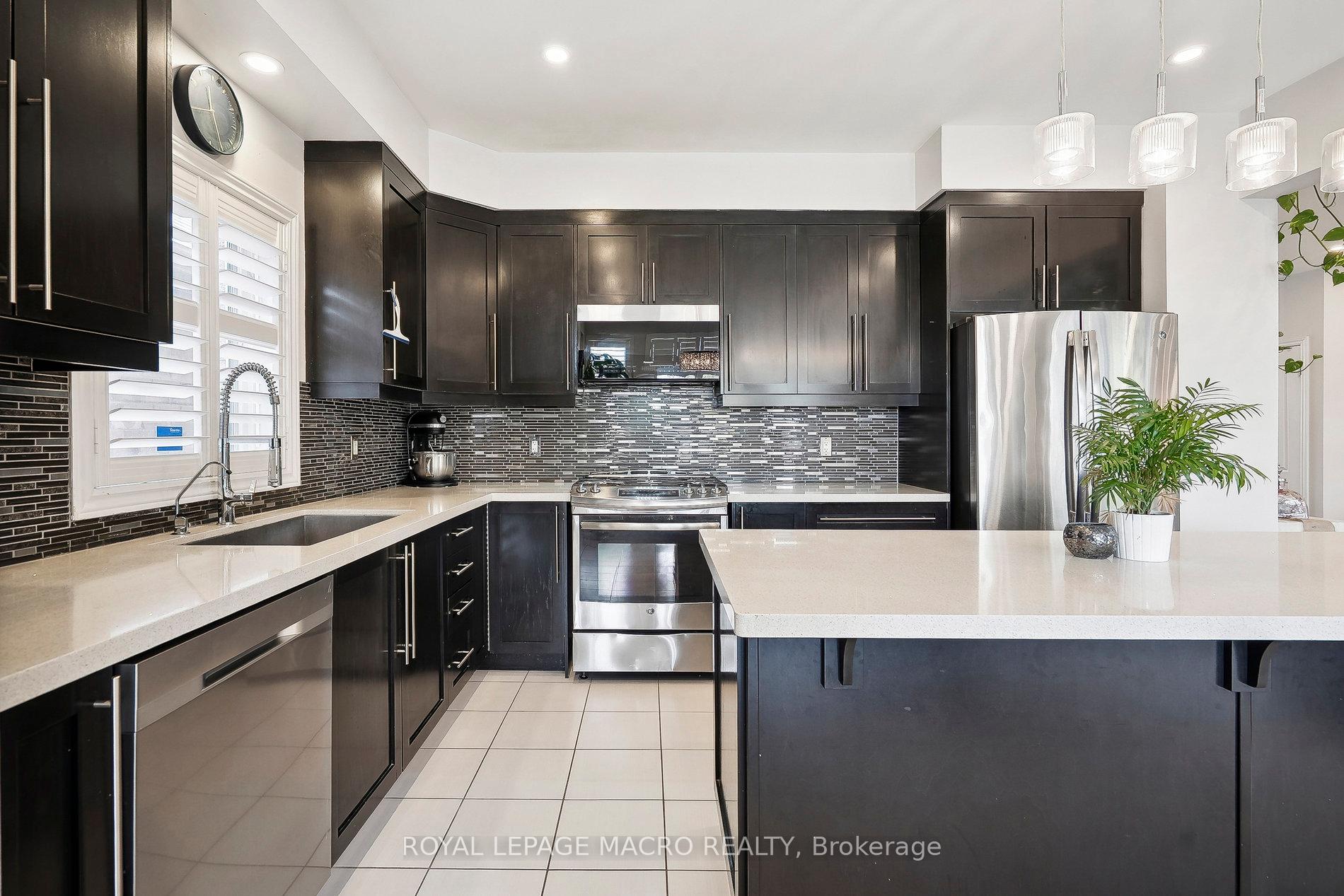 Photo 9 of 80 Bellroyal Crescent, Hamilton, Stoney Creek Mountain — HOMEH