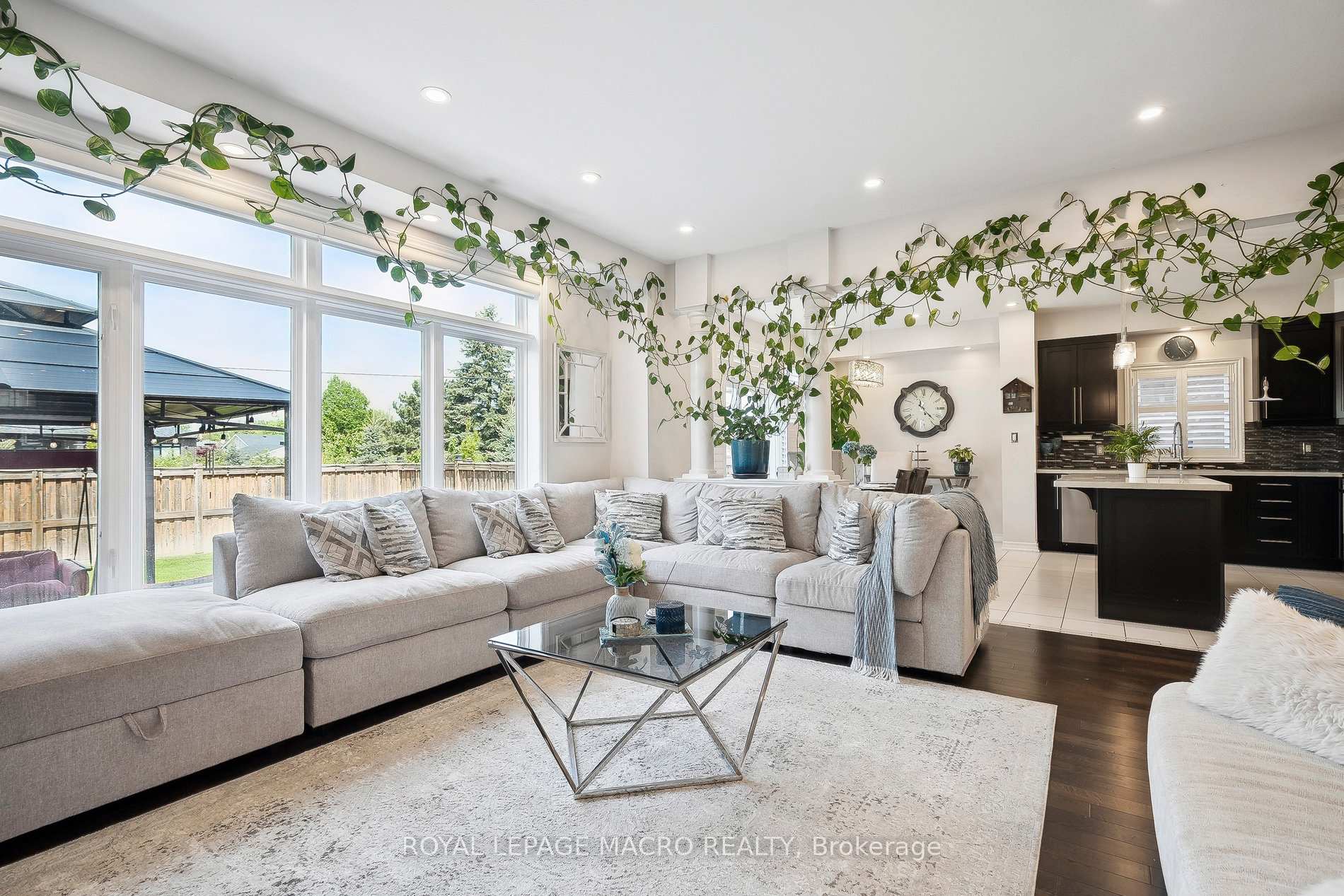 Photo 14 of 80 Bellroyal Crescent, Hamilton, Stoney Creek Mountain — HOMEH