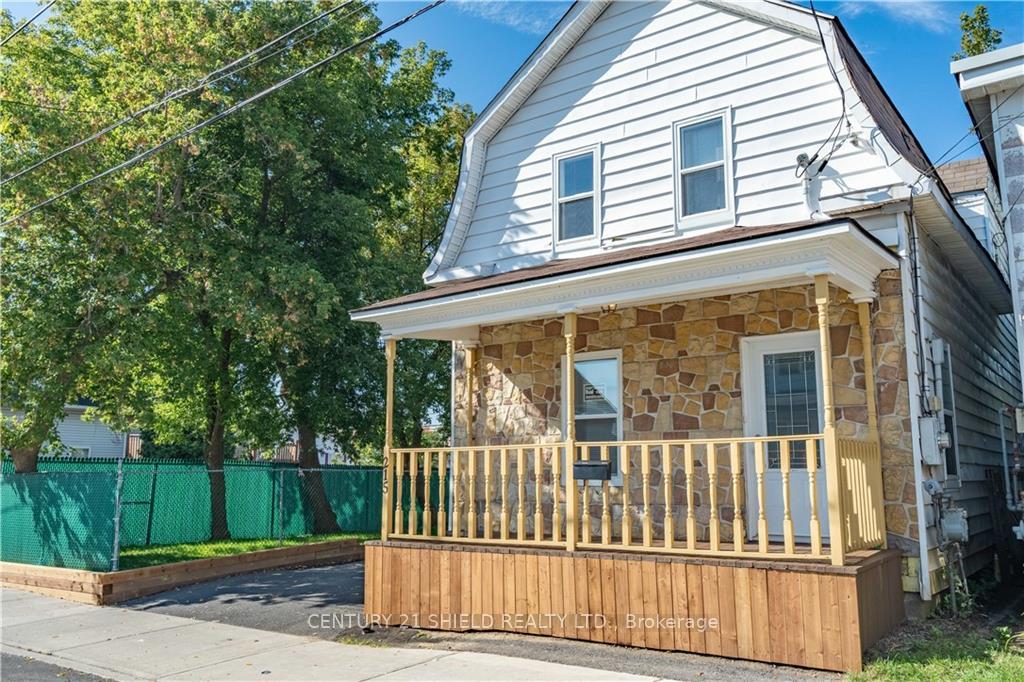 Photo 1 of 215 Louisa Street, Cornwall — HOMEH