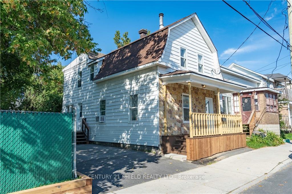 Photo 3 of 215 Louisa Street, Cornwall — HOMEH