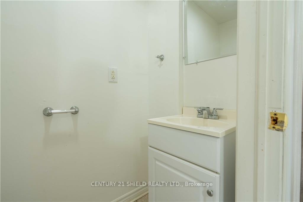 Photo 13 of 215 Louisa Street, Cornwall — HOMEH