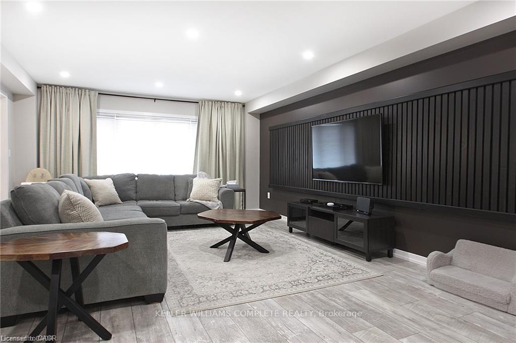 Photo 3 of 23 Scarletwood Street, Hamilton, Stoney Creek Mountain — HOMEH