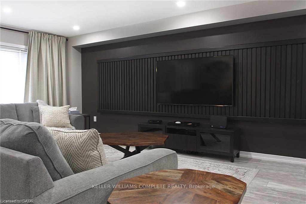 Photo 4 of 23 Scarletwood Street, Hamilton, Stoney Creek Mountain — HOMEH