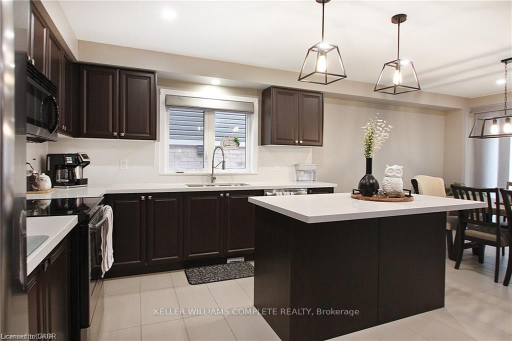 Photo 6 of 23 Scarletwood Street, Hamilton, Stoney Creek Mountain — HOMEH