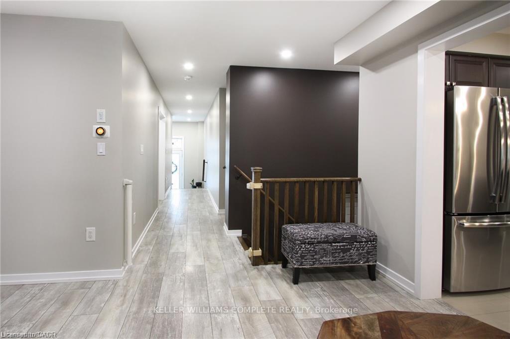 Photo 10 of 23 Scarletwood Street, Hamilton, Stoney Creek Mountain — HOMEH