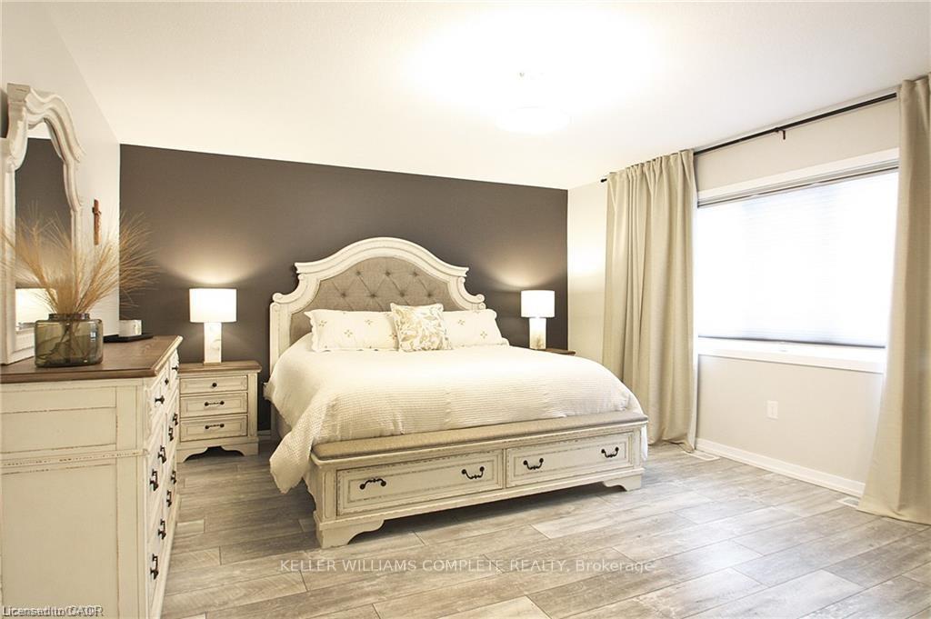 Photo 13 of 23 Scarletwood Street, Hamilton, Stoney Creek Mountain — HOMEH