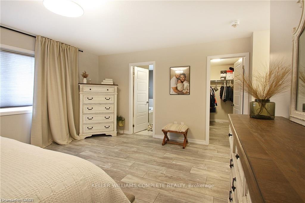 Photo 14 of 23 Scarletwood Street, Hamilton, Stoney Creek Mountain — HOMEH