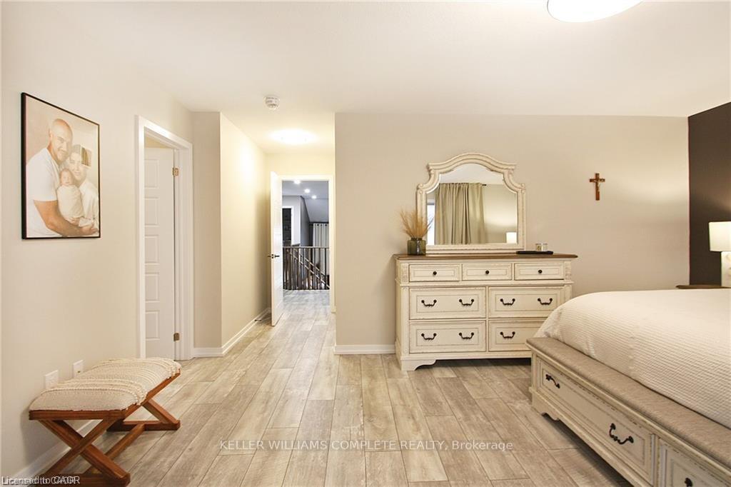 Photo 15 of 23 Scarletwood Street, Hamilton, Stoney Creek Mountain — HOMEH