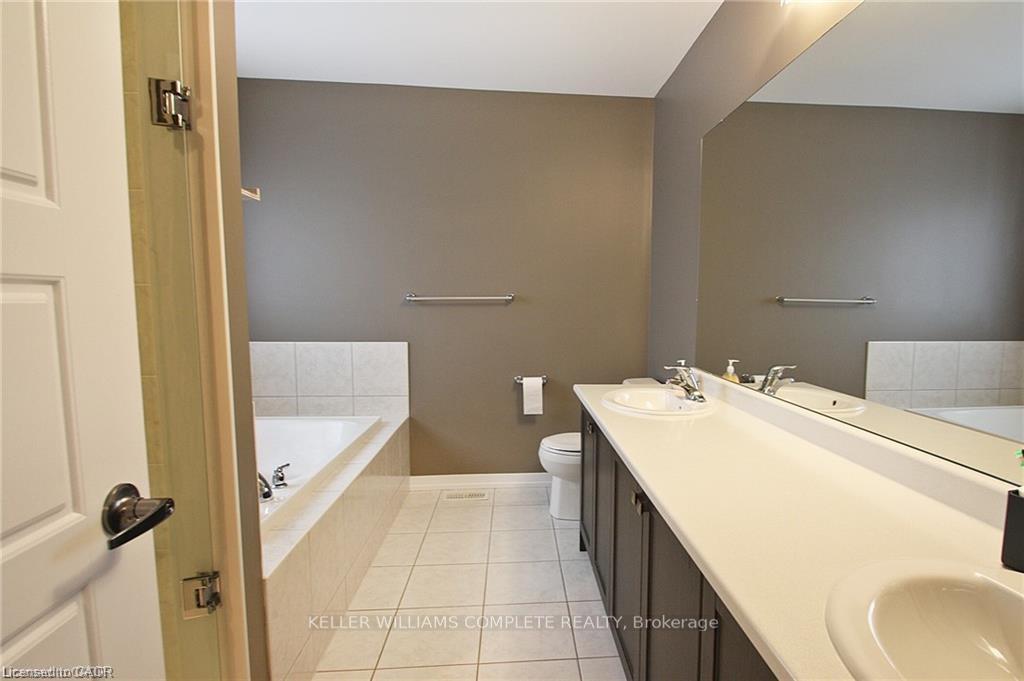 Photo 17 of 23 Scarletwood Street, Hamilton, Stoney Creek Mountain — HOMEH