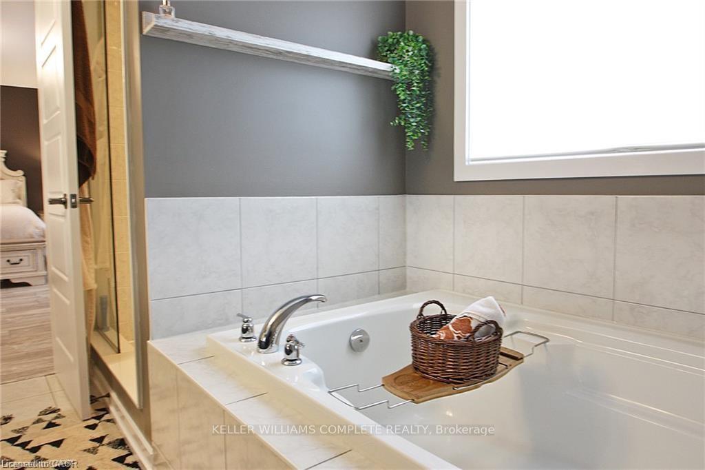 Photo 19 of 23 Scarletwood Street, Hamilton, Stoney Creek Mountain — HOMEH