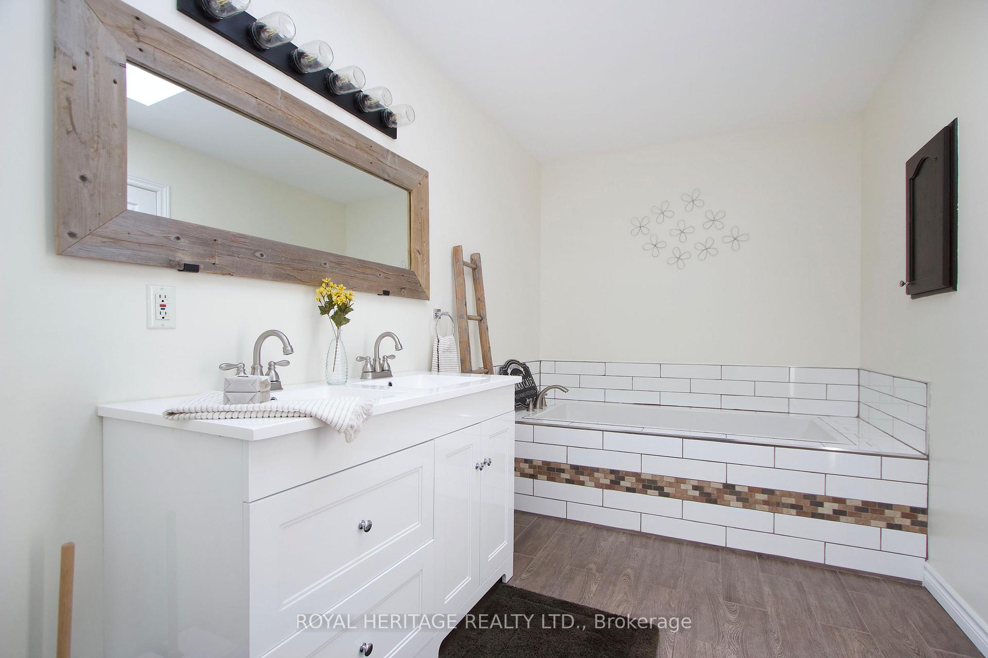 Photo 21 of 55 Hearthstone Crescent, Clarington, Courtice — HOMEH