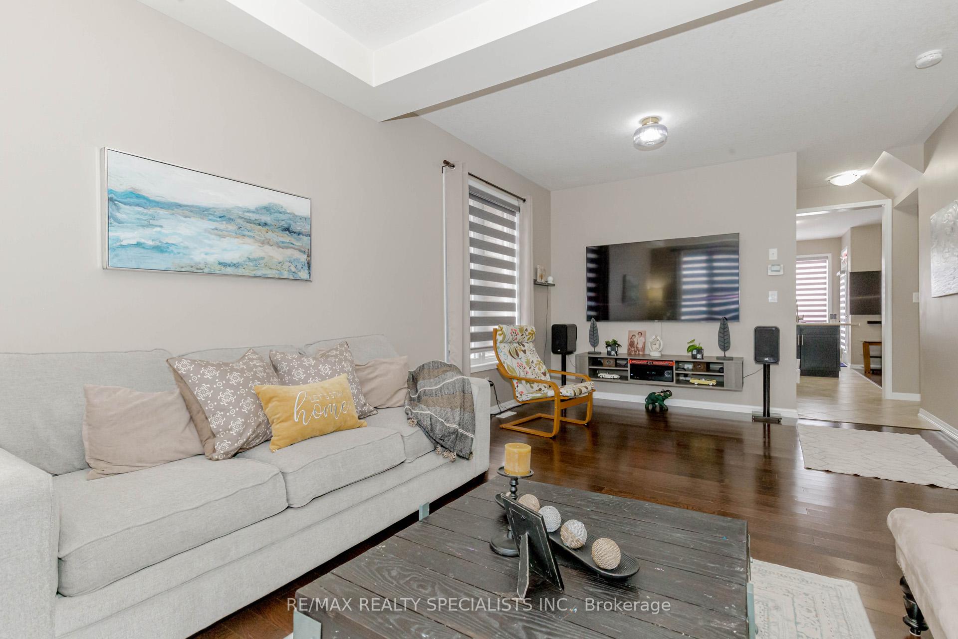 Photo 8 of 73 Holland Circle, Cambridge, Silver Heights — HOMEH