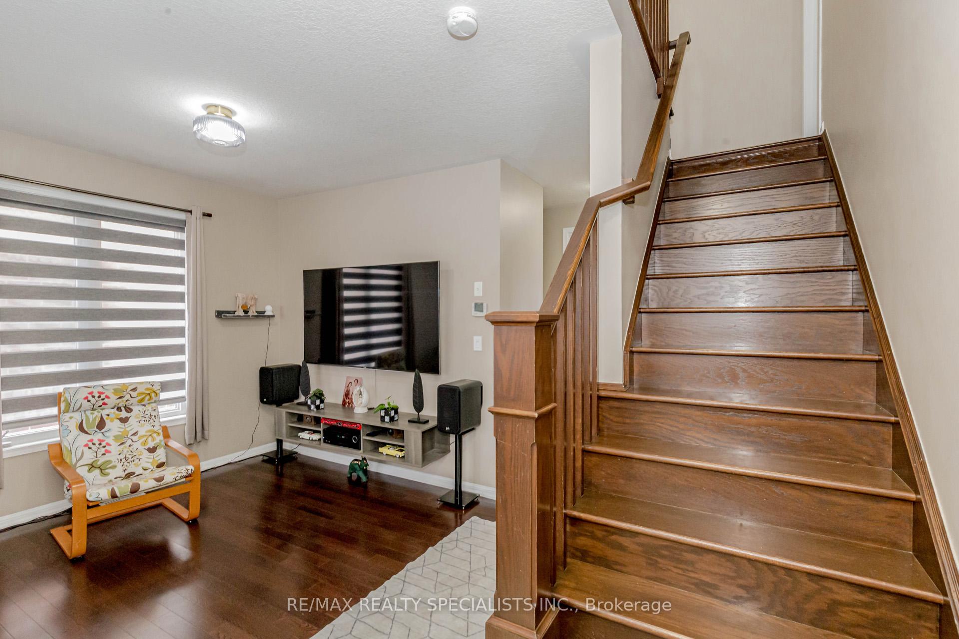 Photo 20 of 73 Holland Circle, Cambridge, Silver Heights — HOMEH