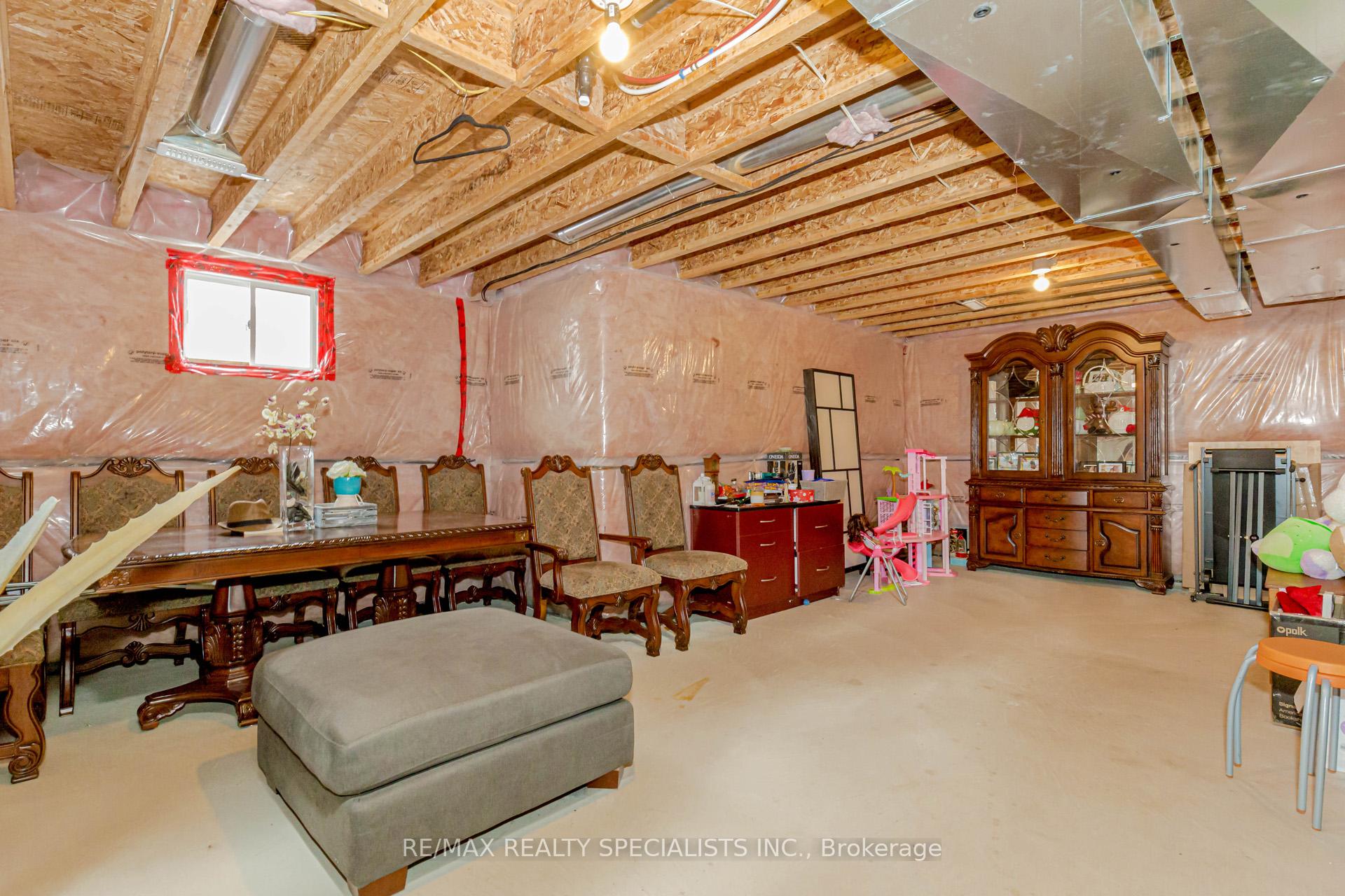 Photo 35 of 73 Holland Circle, Cambridge, Silver Heights — HOMEH