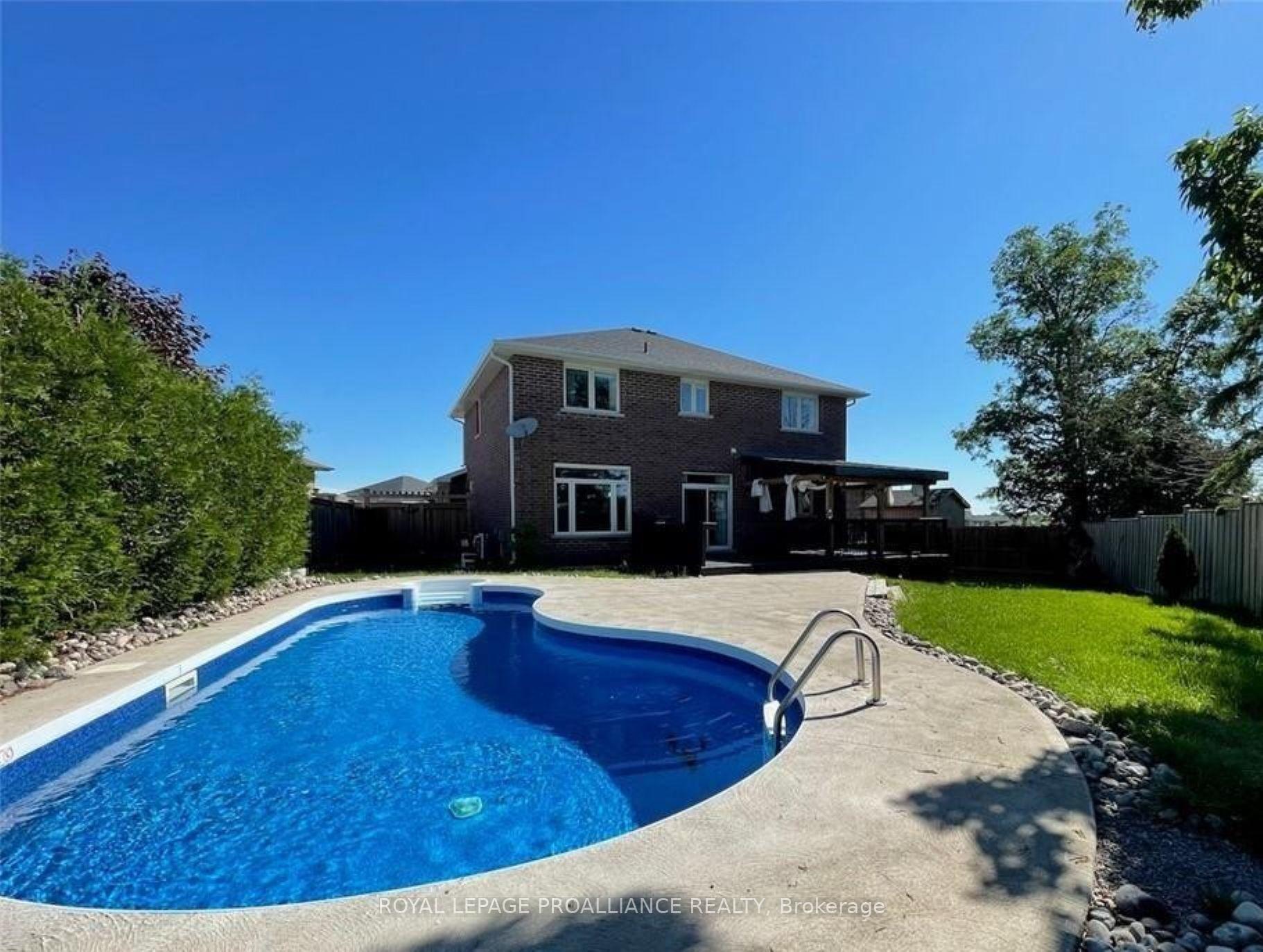 Photo 3 of 39 Vertis Court, Belleville, Thurlow Ward — HOMEH