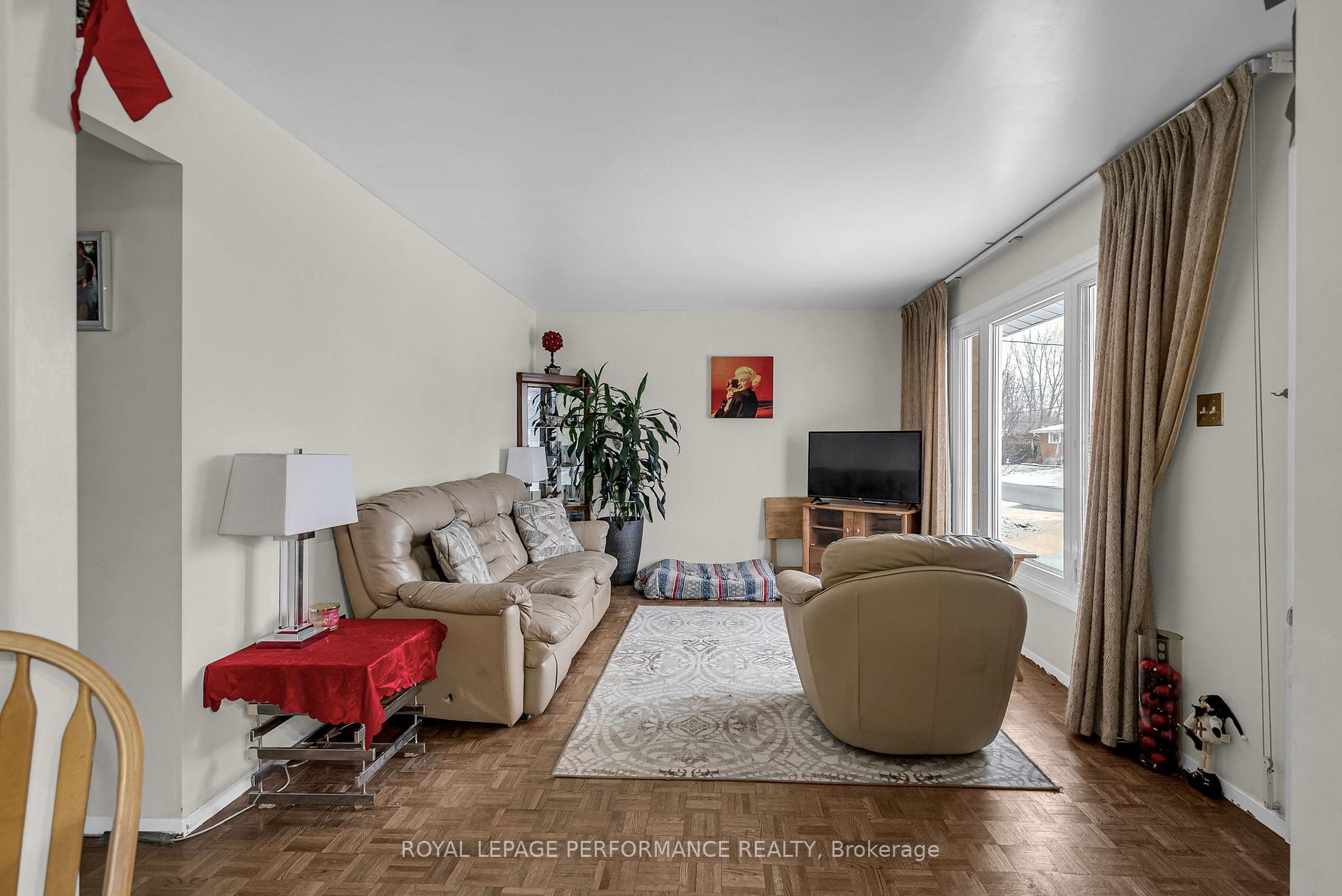 Photo 5 of 1116 Grand Avenue, Cornwall — HOMEH
